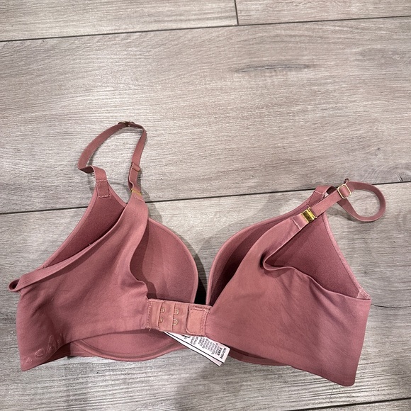 Victoria’s Secret push up bra 34C - Picture 2 of 4